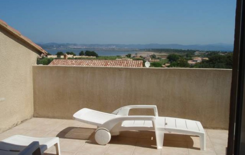 Location de vacances - Villa à Hyères - balcon  d une chambre