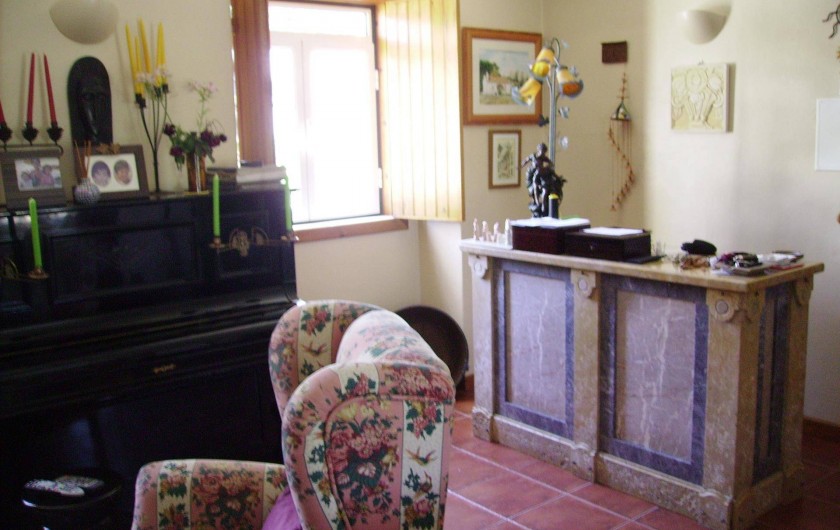 Location de vacances - Chambre d'hôtes à Alcobaça - salle de séjour (piano et bar)