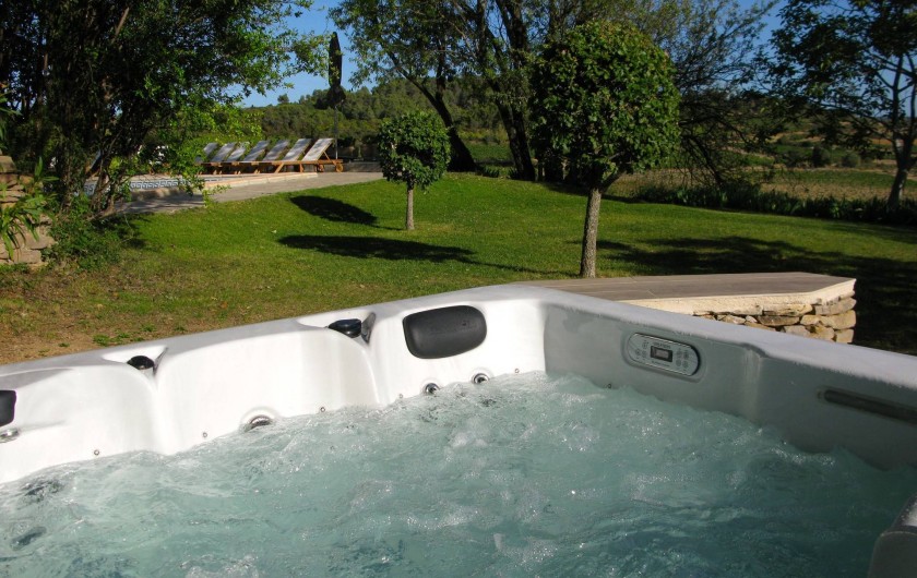 Location de vacances - Gîte à Minerve - le jacuzzi