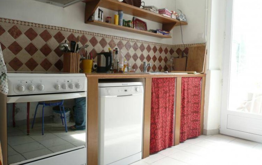 Location de vacances - Maison - Villa à Kersaint - une cuisine équipée : frigidaire, congélateur, four micro onde, . . .