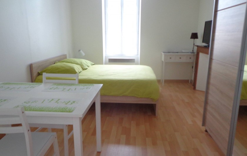 Location de vacances - Appartement à Guéret - Chambre avec lit double confortable