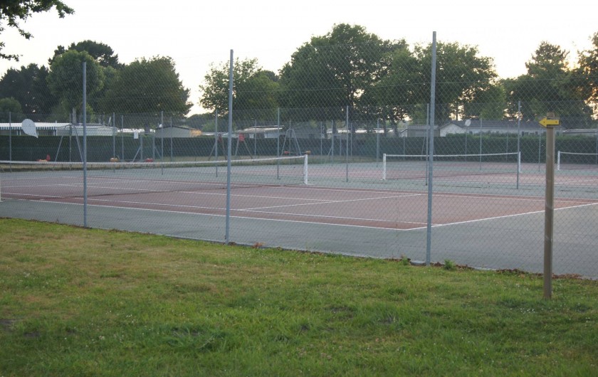 Location de vacances - Bungalow - Mobilhome à Les Mathes - Terrains de Tennis