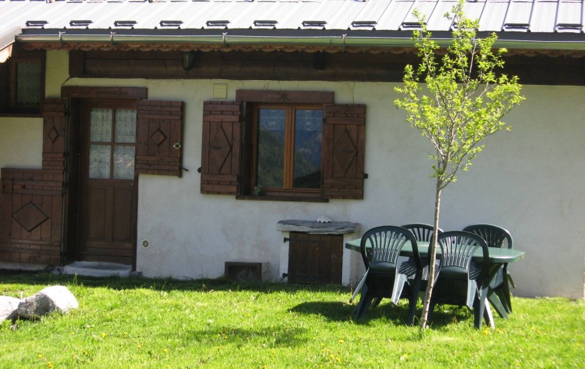 Location de vacances - Chalet à Hauteluce - Entrée du studio avec sa terrasse.