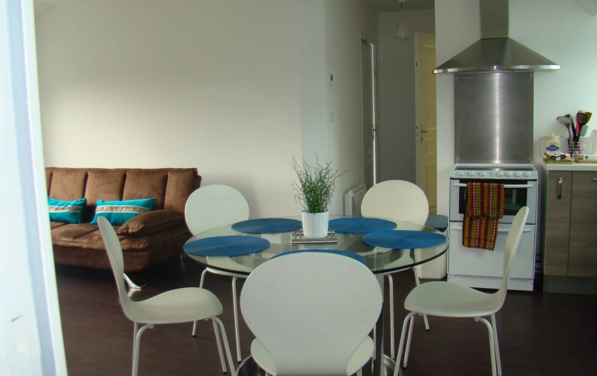 Location de vacances - Appartement à Vannes - Coin salle à manger vu de l'entrée de la chambre 'Est'