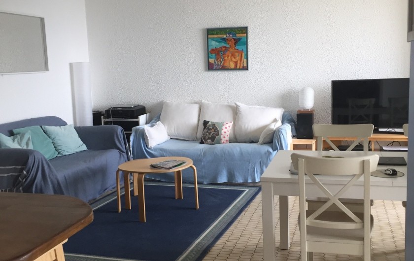 Location de vacances - Appartement à Cassis - Les canapés, la table, le télévision