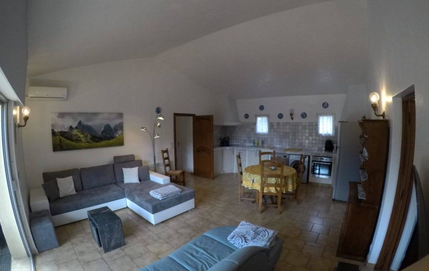 Location de vacances - Villa à Sainte-Maxime - Grand salon et la cuisine