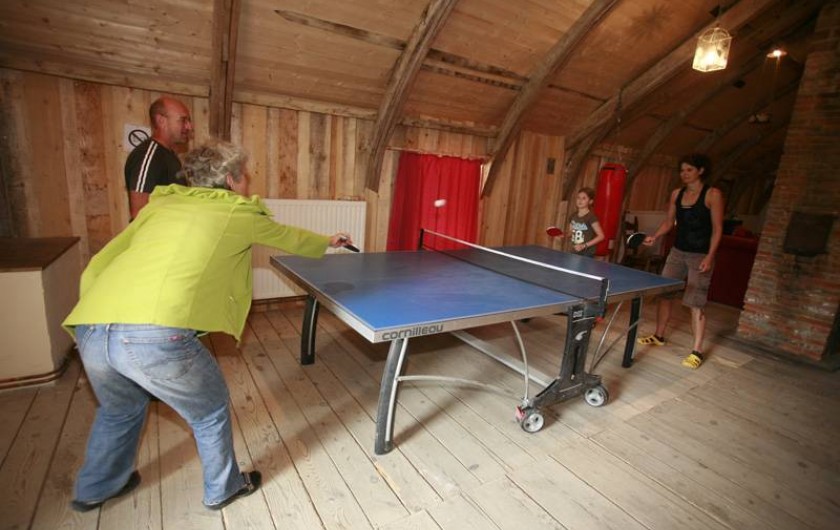 Location de vacances - Gîte à Sorans-lès-Breurey - Ping-pong de la salle de jeux