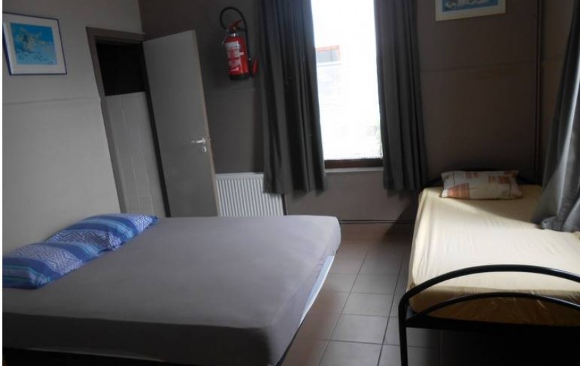 Location de vacances - Gîte à Dinant - Les petites chambres  de 2 à 4 personne ont un lit double