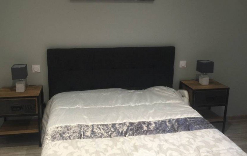 Location de vacances - Gîte à Meursault - Chambre à  coucher , lit 2 personnes .