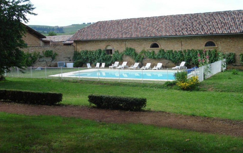 Location de vacances - Gîte à Saint-Julien - La piscine  au Château du Jonchy à St Julien dans le Rhône (France)