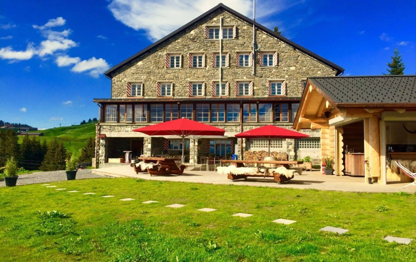 Location de vacances - Hôtel - Auberge à Villars-sur-Ollon - Terrasse, restaurant et bar extérieur