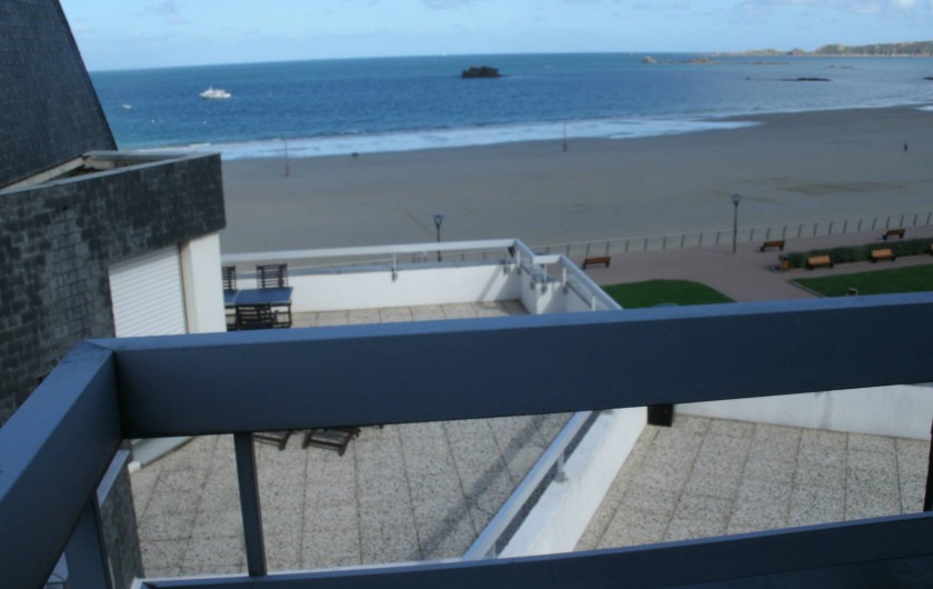balcon vue mer sur le côté