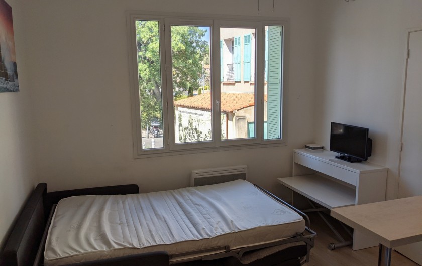 Location de vacances - Appartement à Cassis - lit du salon ouvert