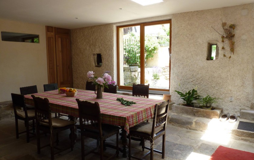Location de vacances - Chambre d'hôtes à Bertrambois - La salle à manger.