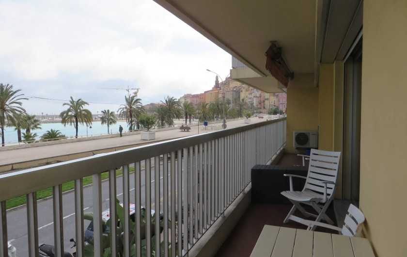 Location de vacances - Appartement à Menton - terrasse avec vue sur mer