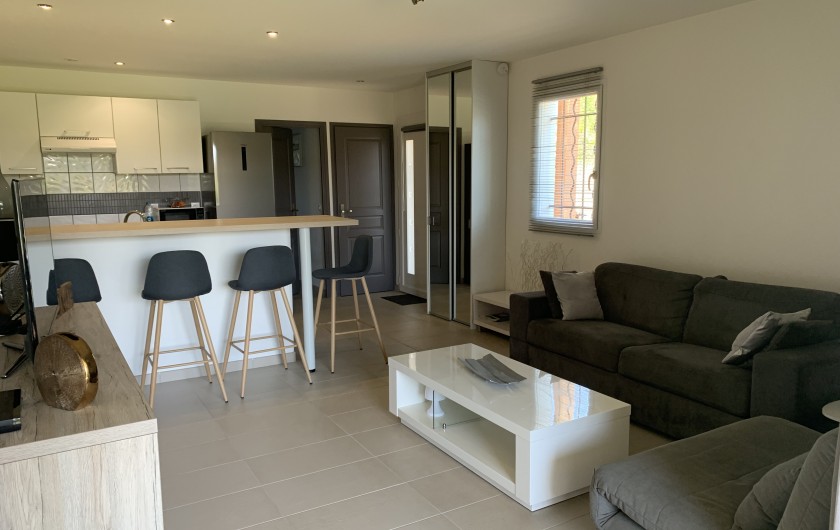 Location de vacances - Appartement à Porto-Vecchio - Cala Ross' Appart - Pièce à vivre climatisée