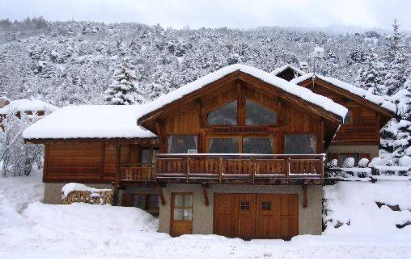 Location de vacances - Chalet à La Salle-les-Alpes - façade sous la neige