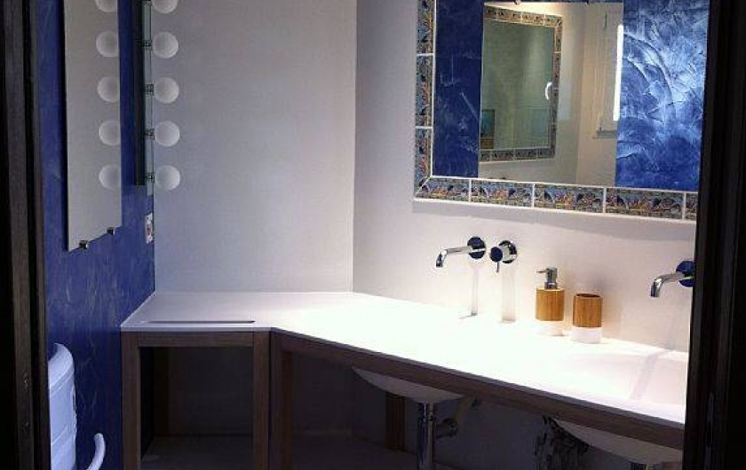 Location de vacances - Villa à Lecci - Salle d'eau composée de 2 vasques avec douche