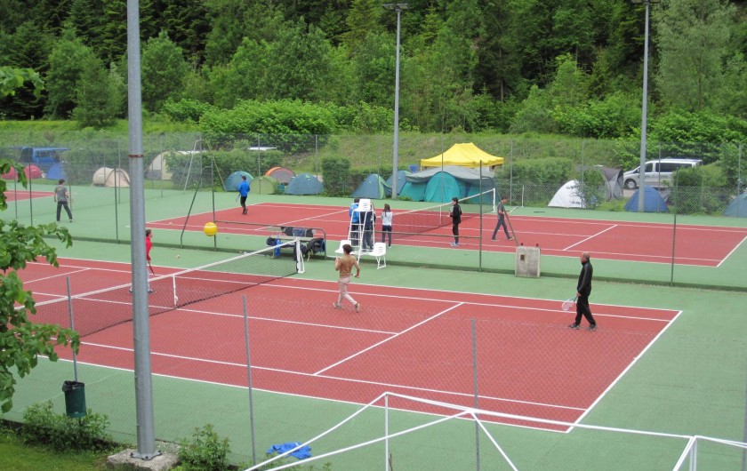 Location de vacances - Bungalow - Mobilhome à Nantua - Terrains de tennis
