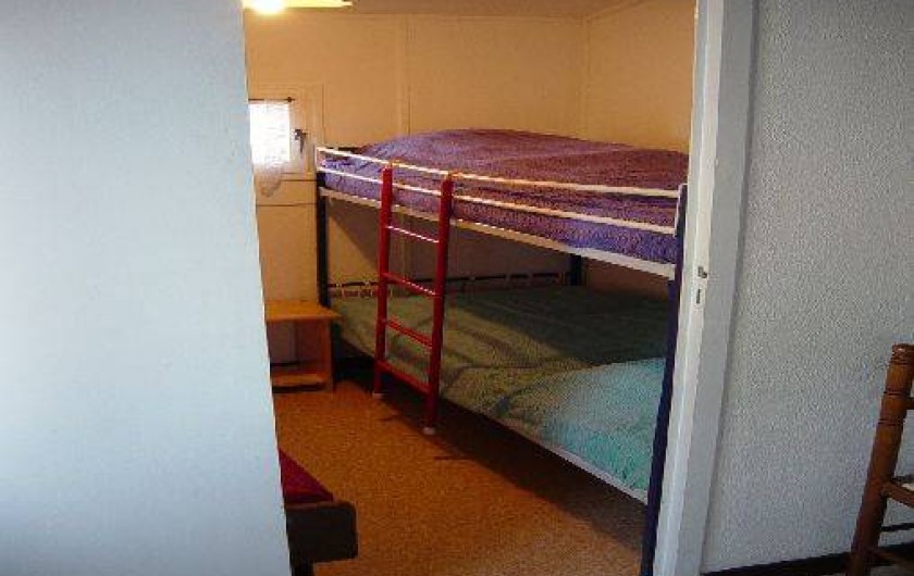 Location de vacances - Chalet à Métabief - chambre enfants 3 grands lits simples