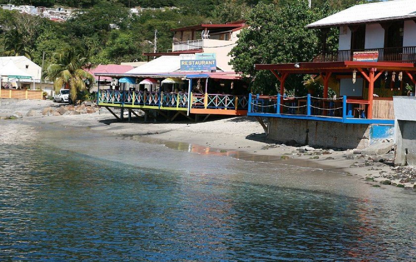 Location de vacances - Villa à Deshaies - restaurants donnant  sur la mer