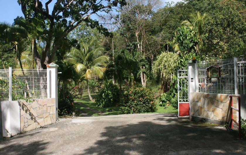 Location de vacances - Villa à Deshaies - Entrée de l'habitation M & G