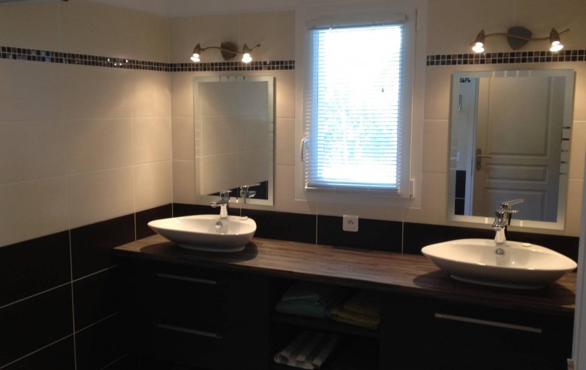 Location de vacances - Villa à Favone - Une des deux salles d'eau