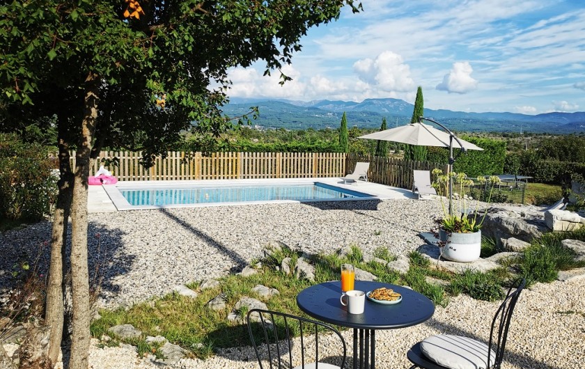 Location de vacances - Villa à Labeaume - pause détente à la piscine privative au gïte