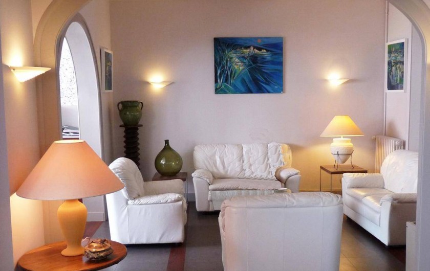 Location de vacances - Hôtel - Auberge à Argentat - Petit salon de l'hôtel, idéal pour prendre un verre et feuilleter un magasine