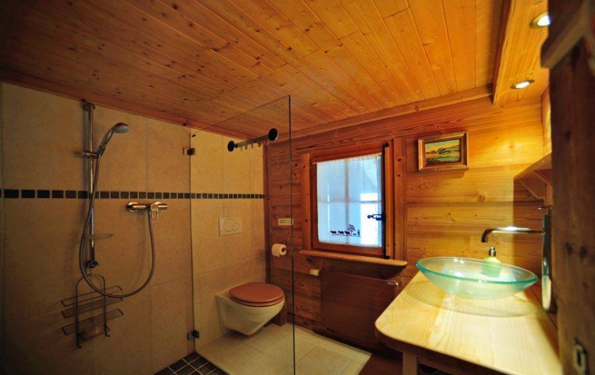 Location de vacances - Chalet à Les Diablerets - Salle de bain au 1er étage