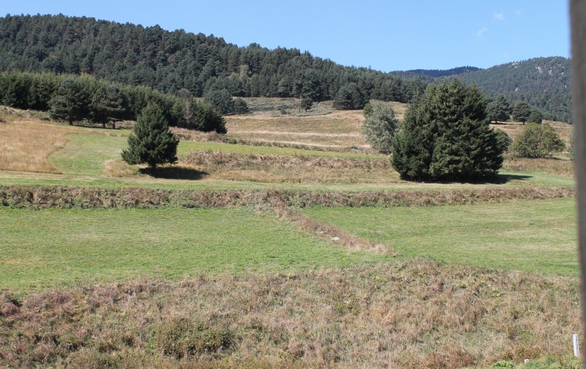 Location de vacances - Maison - Villa à Puyvalador - la belle vue du balcon en été