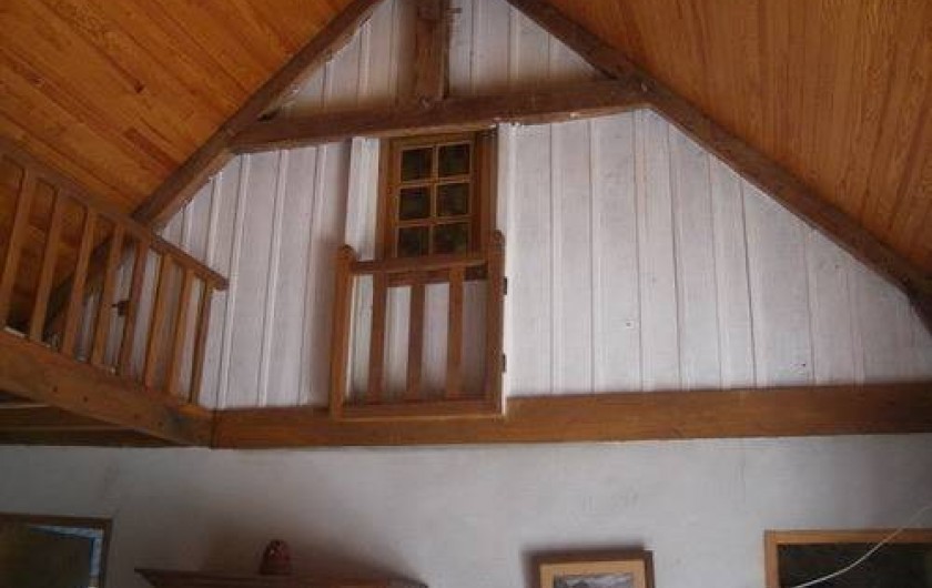Location de vacances - Gîte à Laguenne - Le séjour est en loft sur toute la hauteur de cette ancienne grange (5 mètres)