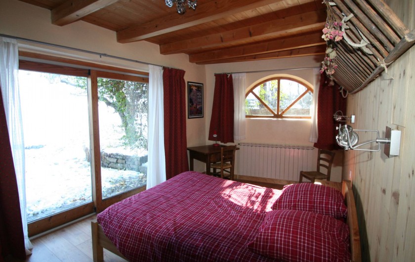 Location de vacances - Chalet à Puy-Saint-Vincent - Chambre coté jardin