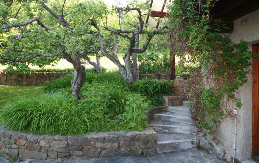 Location de vacances - Chalet à Puy-Saint-Vincent - Espace sous les pommiers