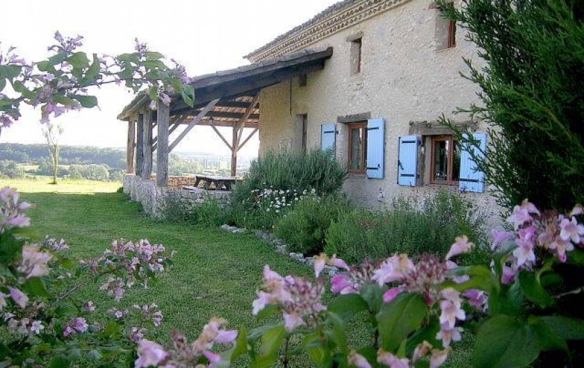 Location de vacances - Gîte à Villeréal - jardin fleuri