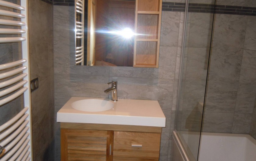 Location de vacances - Appartement à Saint-Sorlin-d'Arves - salle de bain chambre5