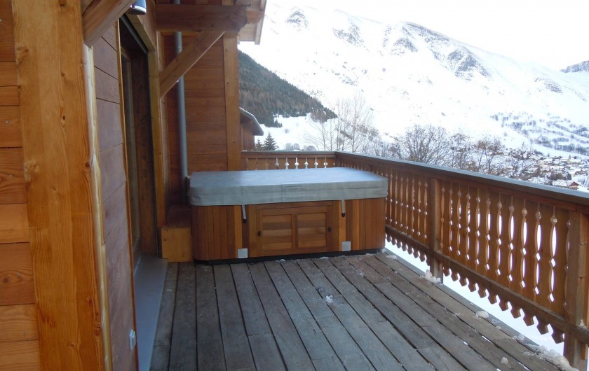 Location de vacances - Appartement à Saint-Sorlin-d'Arves - terrasse  exposée sud communiquant sur salle à manger et cuisine