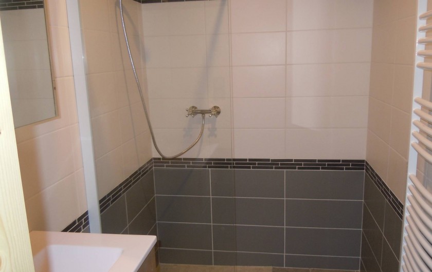 Location de vacances - Appartement à Saint-Sorlin-d'Arves - salle d'eau chambre3