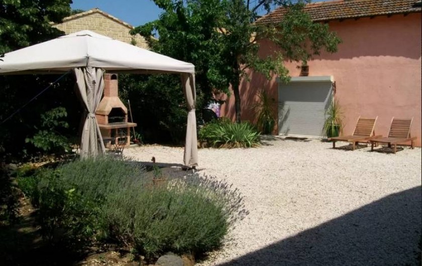 Location de vacances - Maison - Villa à Agde - vue du jardin et de la facade