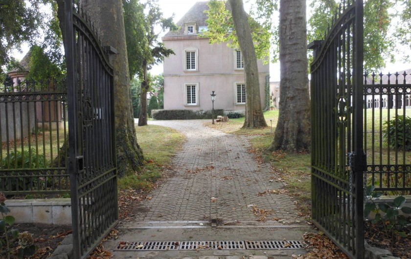 Location de vacances - Chambre d'hôtes à Bailleau-Armenonville - Arrivée au Manoir par le Parc