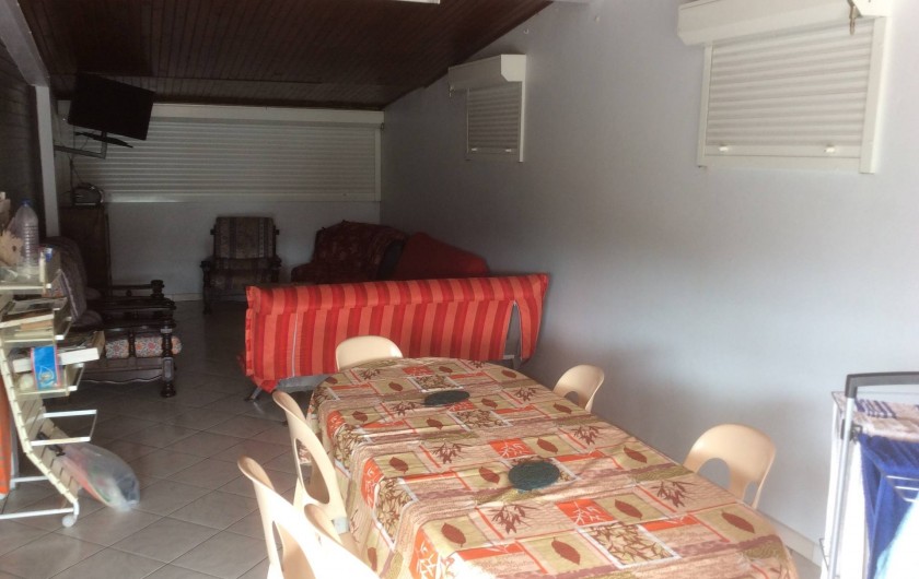 Location de vacances - Villa à Rivière-Pilote - SALON COIN TELE