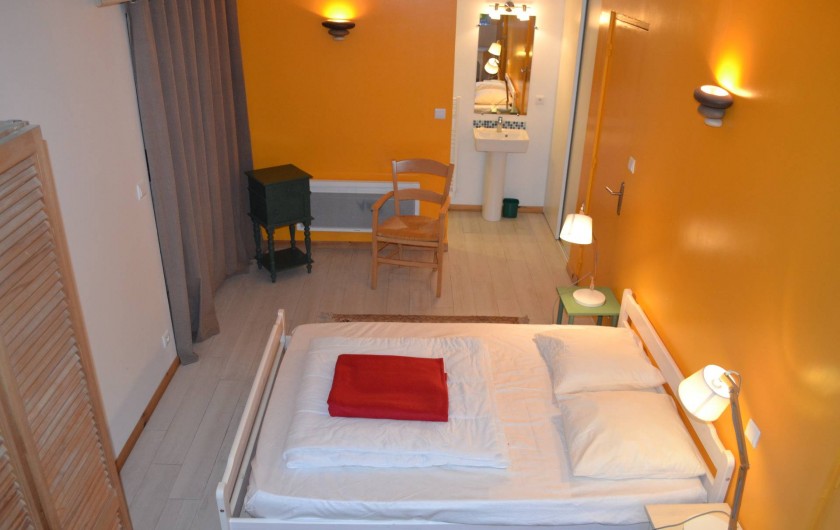 Location de vacances - Gîte à La Baconnière - Chambre rez-de-chaussée avec salle de douche attenante