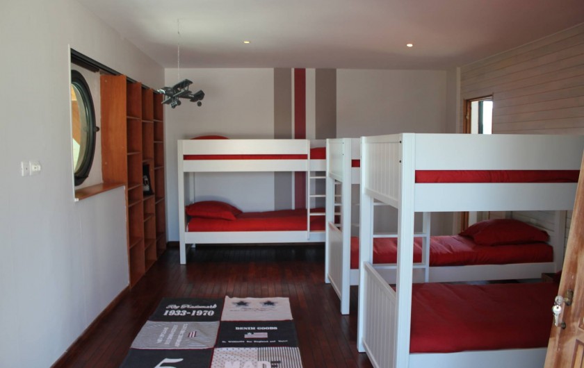 Location de vacances - Villa à Santec - chambre 4  3 lits superposés (6) avec sa salle de bain