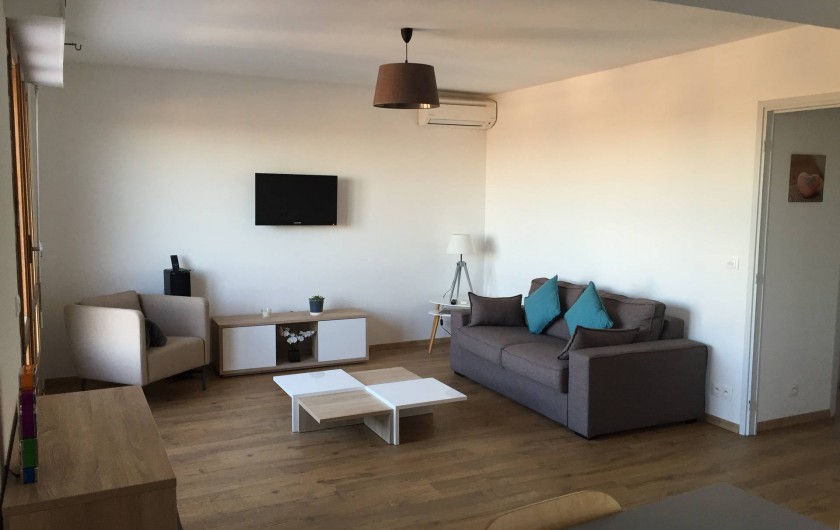Location de vacances - Appartement à Aix-en-Provence - Le séjour, canapé convertible, TV, Hifi, WiFi