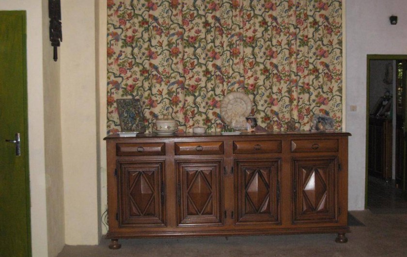 Location de vacances - Appartement à Villeneuve-Minervois - Au rez de chaussé ,vue de l'entrée du gîte.