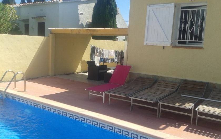 Location de vacances - Villa à Castelló d'Empúries - terrasse piscine