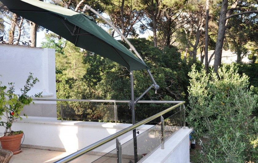 Location de vacances - Maison - Villa à Llançà - Terrasse avec vue sur espace arboré