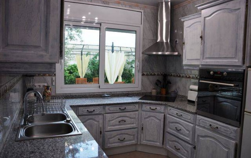 Location de vacances - Maison - Villa à Llançà - cuisine vue sur cour