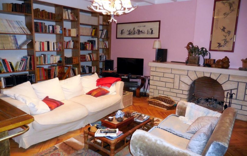 Location de vacances - Chambre d'hôtes à Laruscade - Autre vue bibliothèque