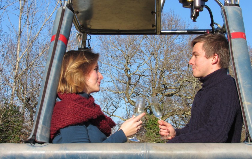 Location de vacances - Chambre d'hôtes à Laruscade - Champagne pour les amoureux dans le ballon